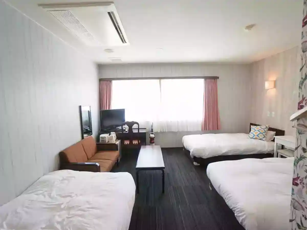 小さなホテルSHIMOKOSHIKI＜甑島・下甑島＞（トリプル）(夕食/有料プランあり)　の写真